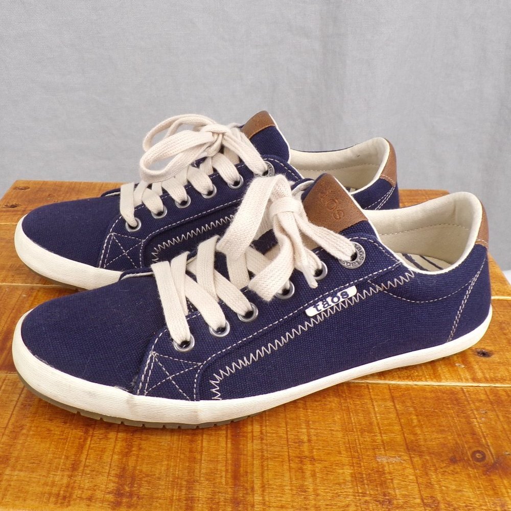 Taos Footwear Blue Star Burst Women's Lace Up Canvas Sneakers - size 7.5